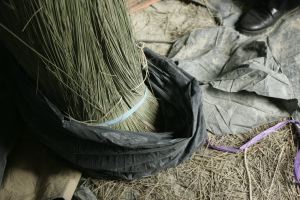 倉庫に保管中のい草